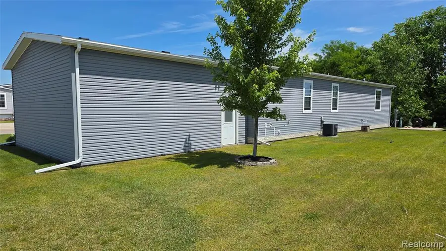 9758 Home, Fenton, MI 48430 - #3