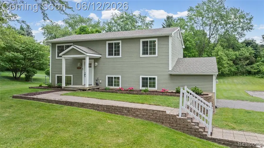 2904 Sun Terrace, Hartland, MI 48353 - #2