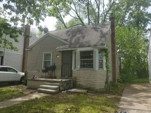 8247 Auburn, Detroit, MI 48228