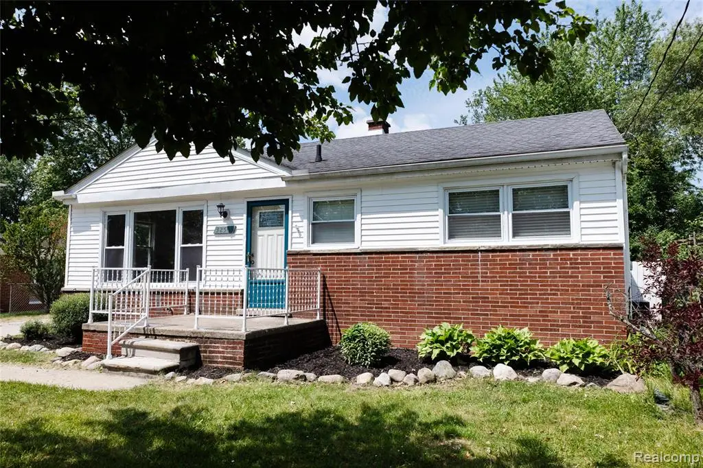 32501 Robeson, Saint Clair Shores, MI 48082 - #1