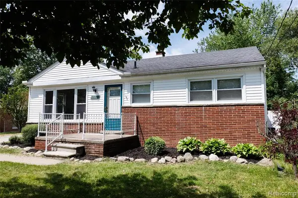 32501 Robeson, Saint Clair Shores, MI 48082