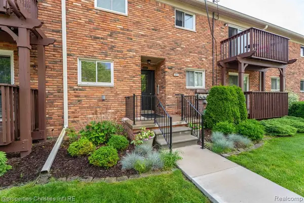 42472 Woodward #B1, Bloomfield Hills, MI 48304