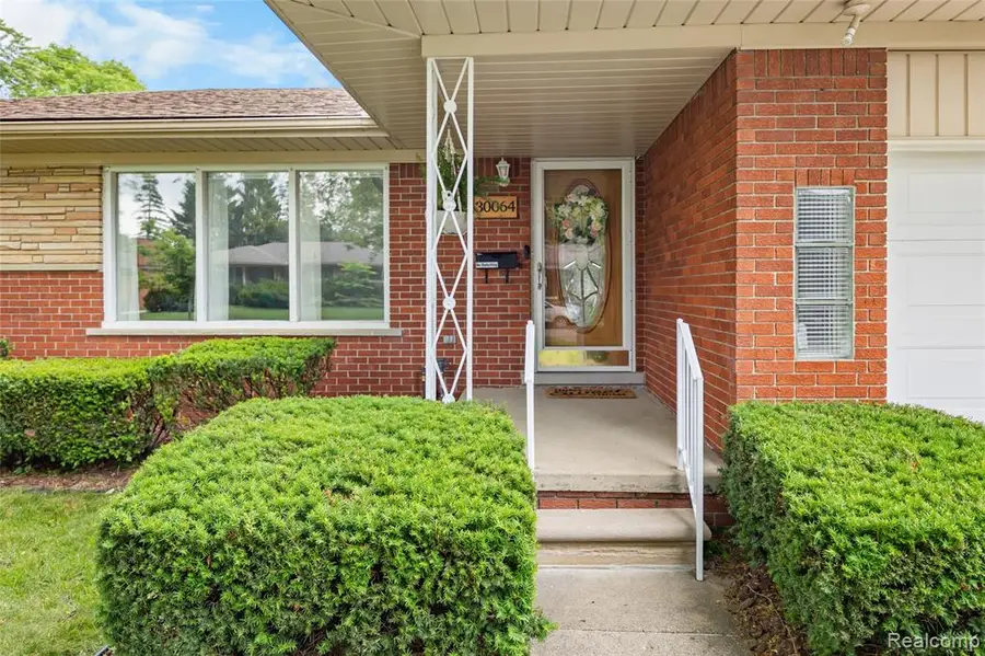 30064 Bentley, Livonia, MI 48154 - #2