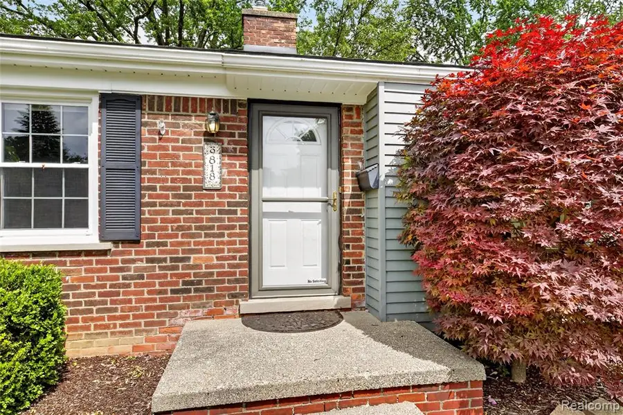 9818 Roseland, Livonia, MI 48150 - #2