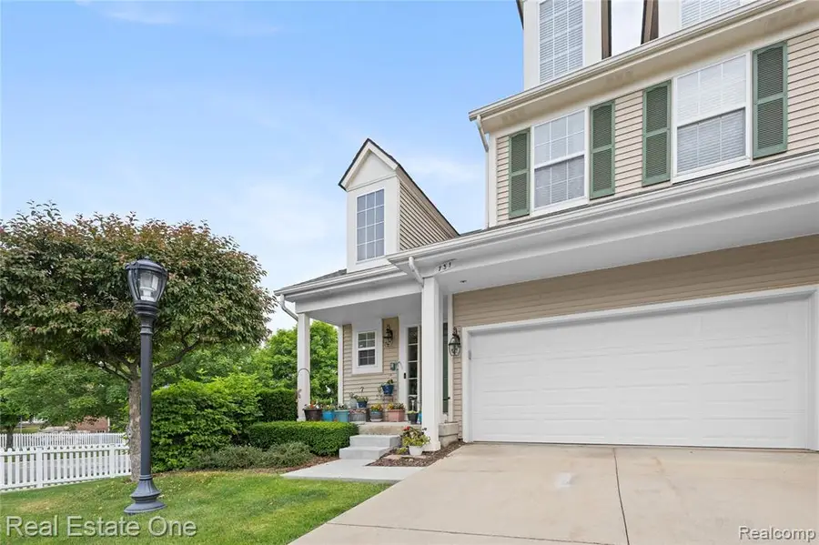 731 E Bluff, Rochester Hills, MI 48307 - #2