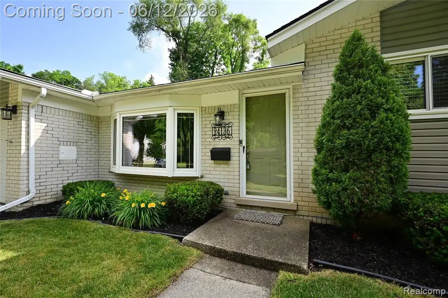 24136 Twin Valley, Farmington, MI 48336 - #2