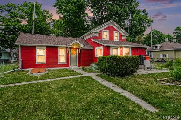 302 Hadley, Holly, MI 48442