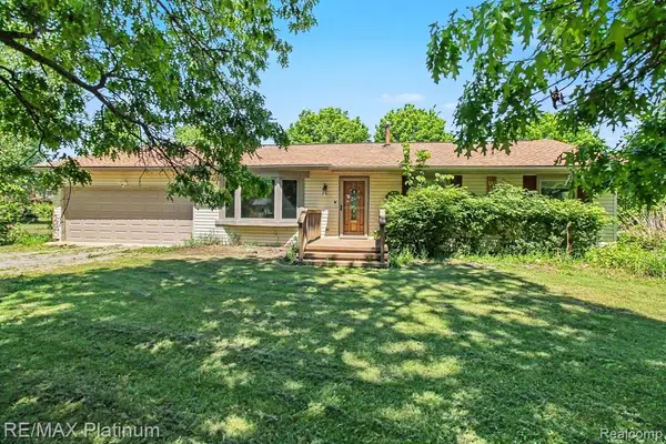 2647 Curdy, Howell, MI 48855