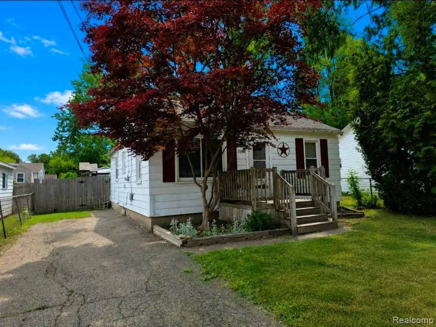 1386 Wells, Burton, MI 48529 - #2