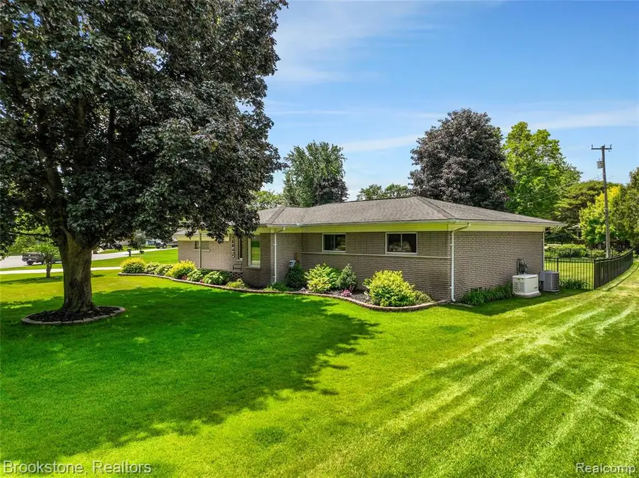 6042 Ravenswood, Utica, MI 48316 - #3
