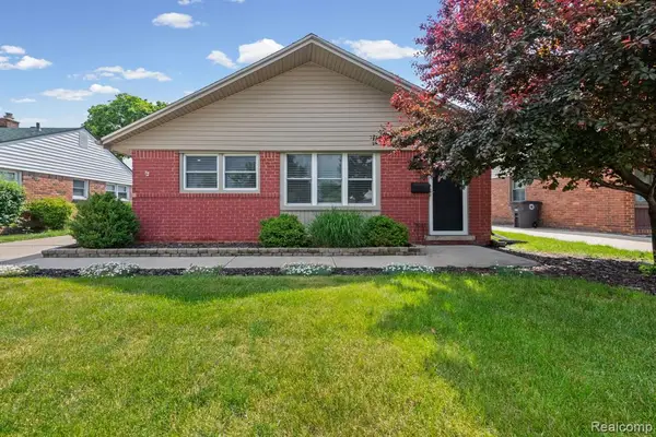 18525 Hinton, Riverview, MI 48193