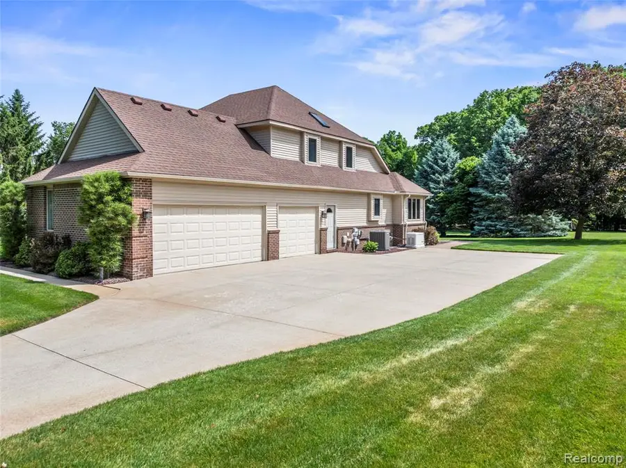 6541 E Ridge, Brighton, MI 48116 - #3