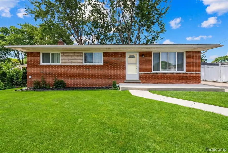 33190 Priehs, Sterling Heights, MI 48312 - #2