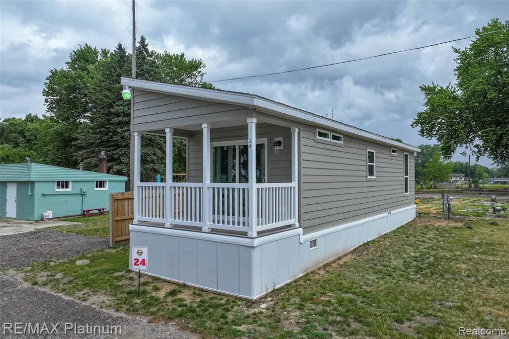 24 Sunset Lane, Fenton, MI 48430 - #1