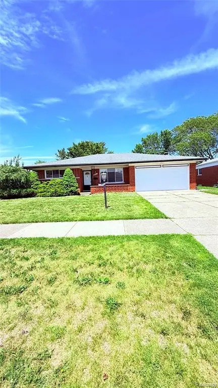 13051 Iowa, Warren, MI 48088