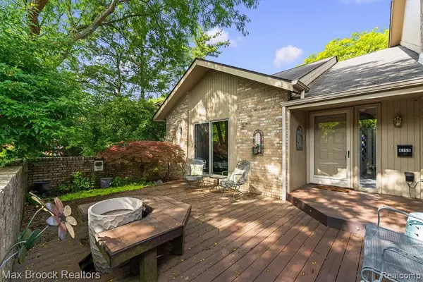 4159 Foxpointe, West Bloomfield, MI 48323