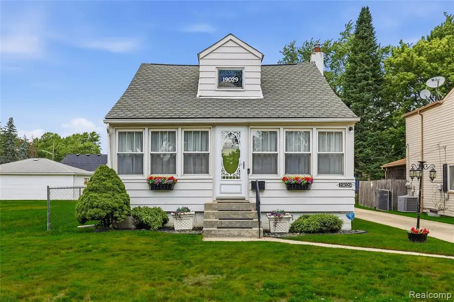19029 Florian, Roseville, MI 48066 - #2