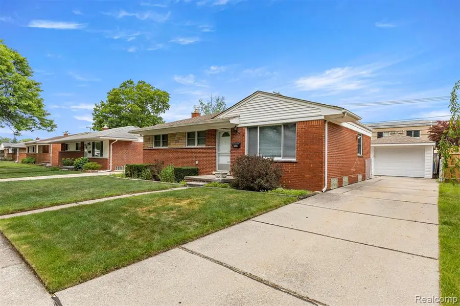 27240 W Pleasant Ridge, Dearborn Heights, MI 48127 - #2