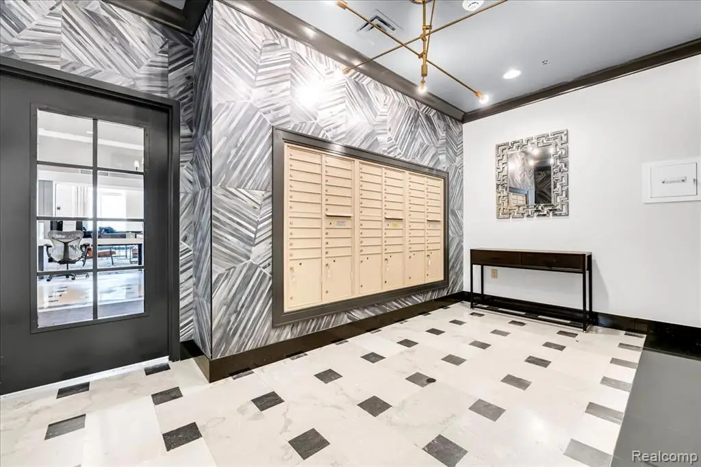 525 W Lafayette #11D, Detroit, MI 48226 - #1