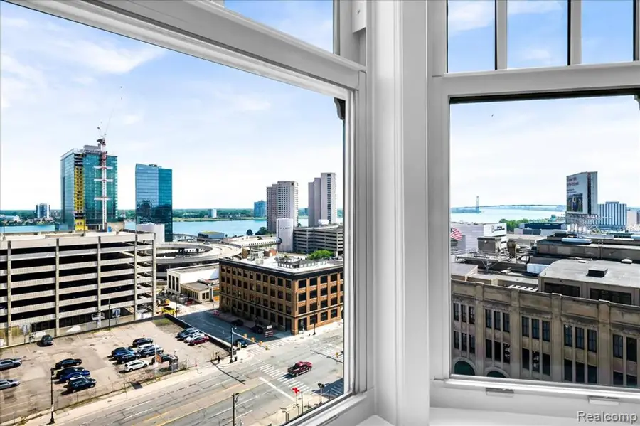 525 W Lafayette #11D, Detroit, MI 48226 - #3