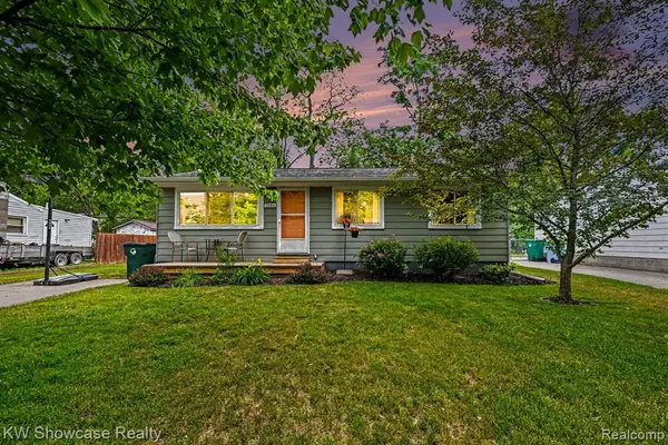 3186 Roselawn, Walled Lake, MI 48390