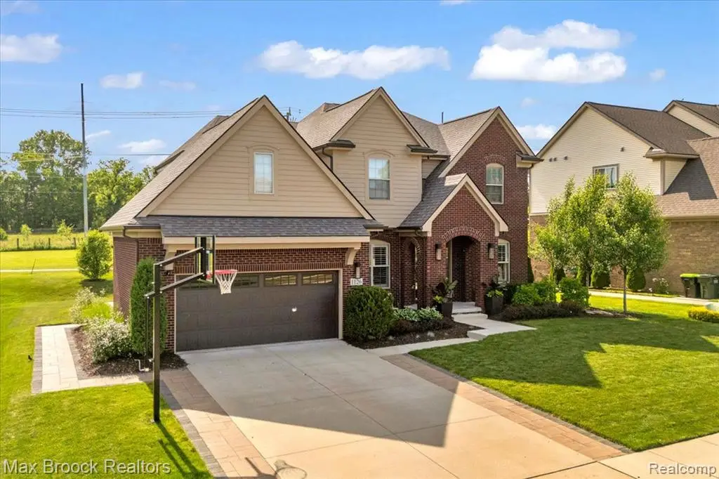 1126 Queensboro, Rochester Hills, MI 48307 - #1