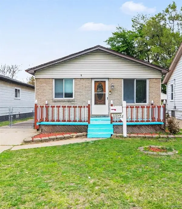 22844 Hillock, Warren, MI 48089