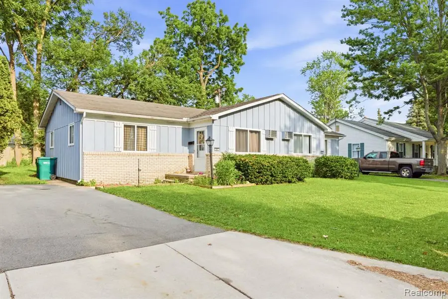 625 S 11th, Saint Clair, MI 48079 - #2