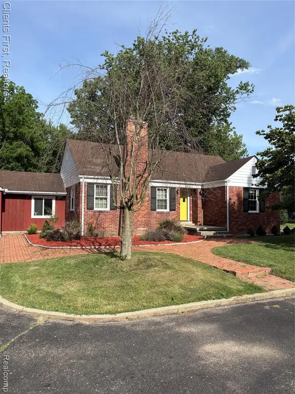 24162 Gleneyrie, Southfield, MI 48033
