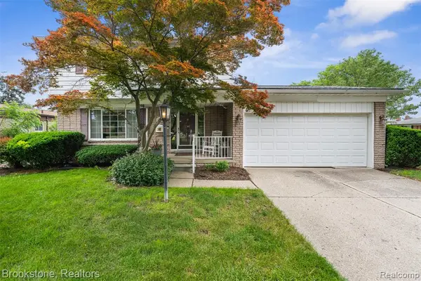 2002 Hempstead, Troy, MI 48083