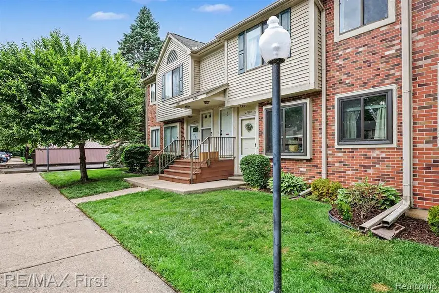 27690 Harrison Woods #18, Harrison Township, MI 48045 - #2
