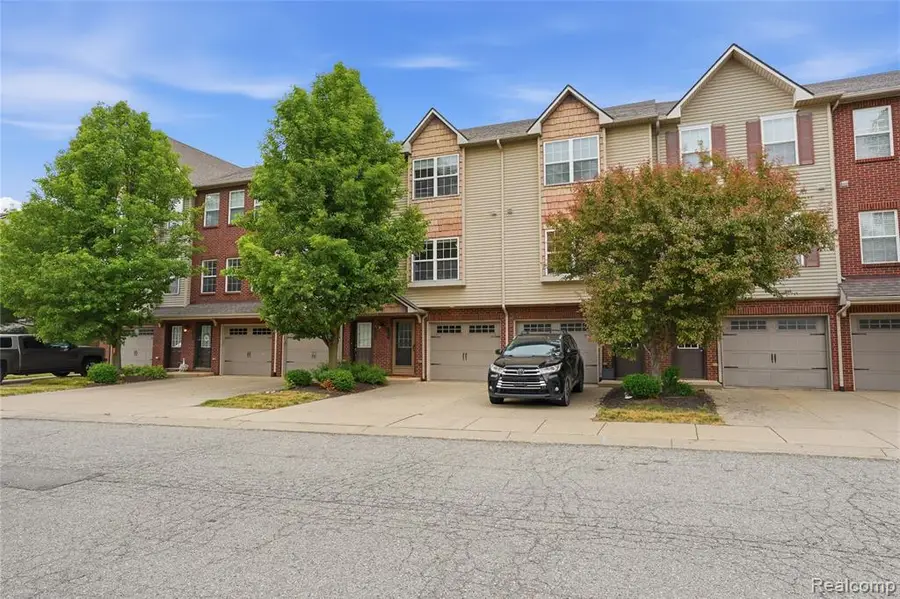 2138 Knotty Pine, Howell, MI 48855 - #3