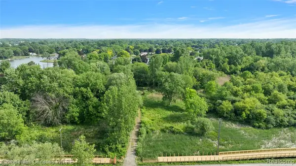 0000 E. Square Lake, Troy, MI 48085