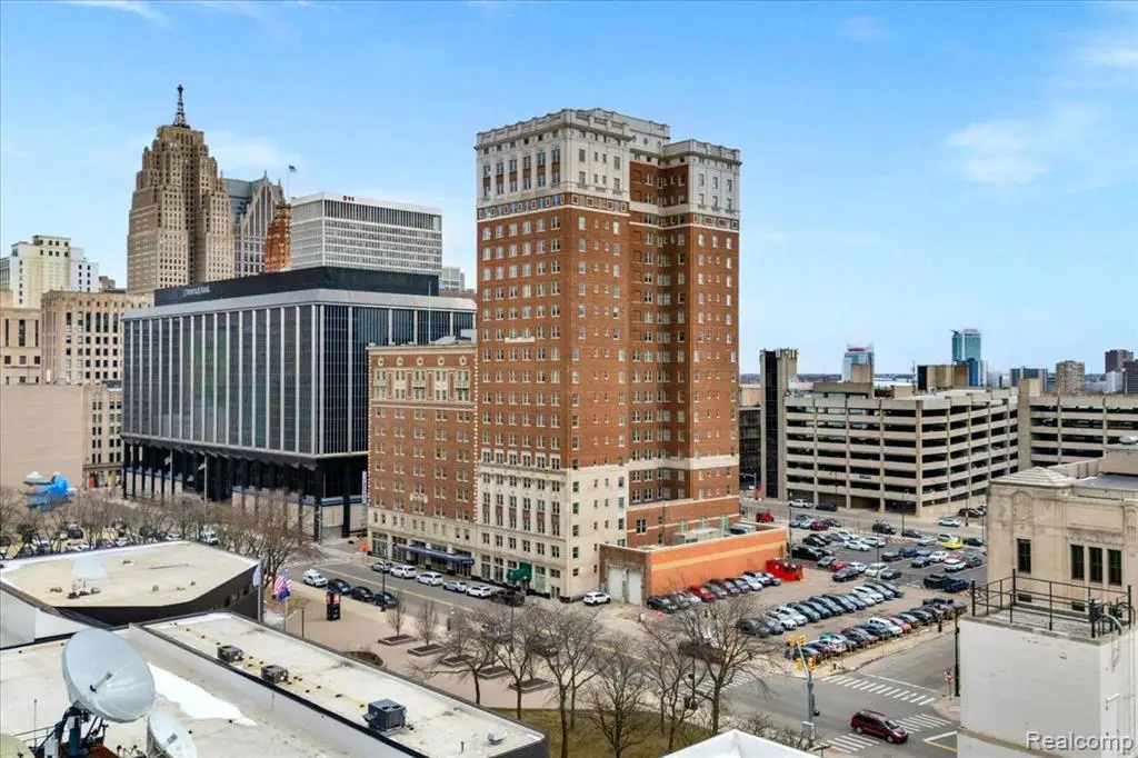 525 W Lafayette #18E, Detroit, MI 48226 - #1