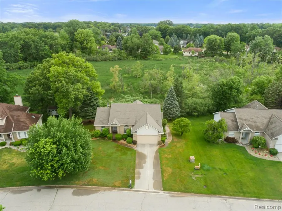 2460 Fenton Creek, Fenton, MI 48430 - #3