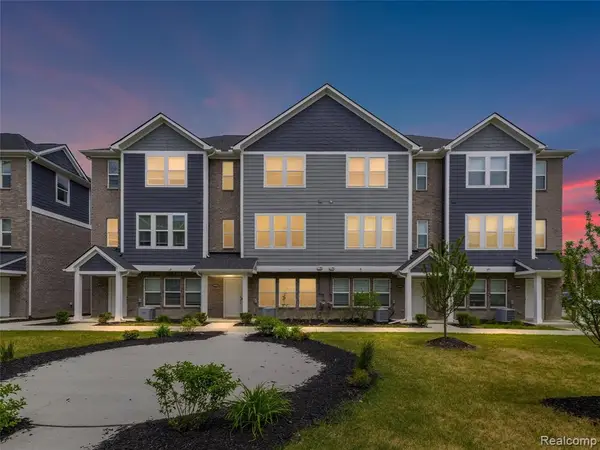 2926 Artemis, Troy, MI 48085