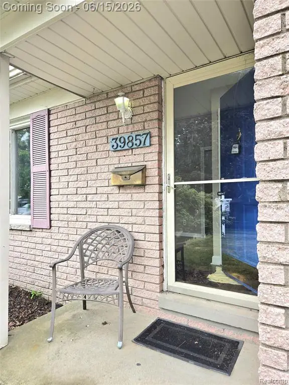 39857 John, Canton, MI 48187
