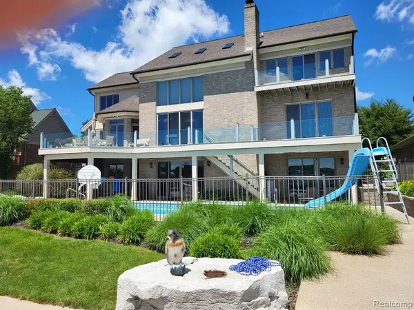 1296 Labrosse, Waterford, MI 48328