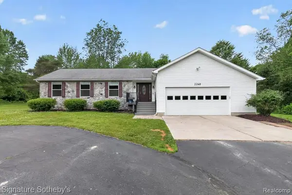 2240 Hidden Lake, Ortonville, MI 48462