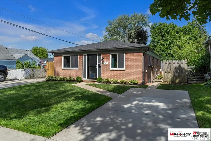 4737 Glenis, Dearborn Heights, MI 48125 - #2