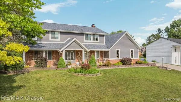 5651 Warrenshire, West Bloomfield, MI 48322