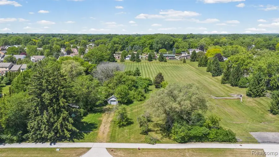 42021 Dequindre, Troy, MI 48085 - #3