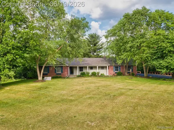9787 York Woods, Saline, MI 48176
