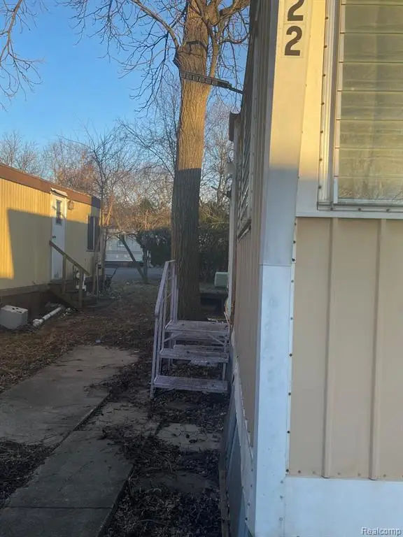 17297 W Outer, Dearborn Heights, MI 48127 - #3