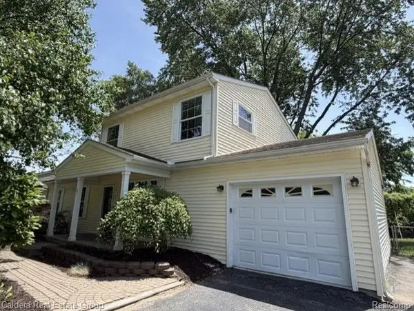 815 Manzano, Wolverine Lake, MI 48390