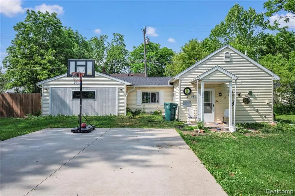 394 S Elm, Lapeer, MI 48446 - #1