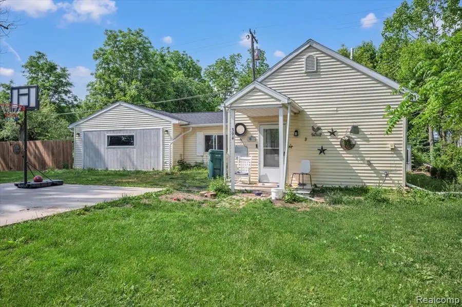 394 S Elm, Lapeer, MI 48446 - #3