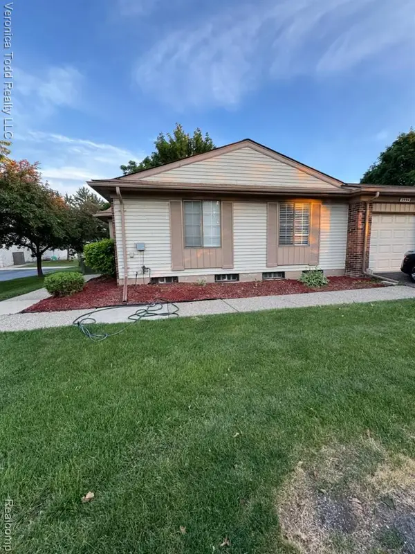 2994 Roundtree, Troy, MI 48083