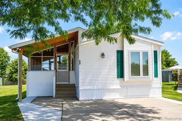 23 Highland Terrace, White Lake, MI 48386