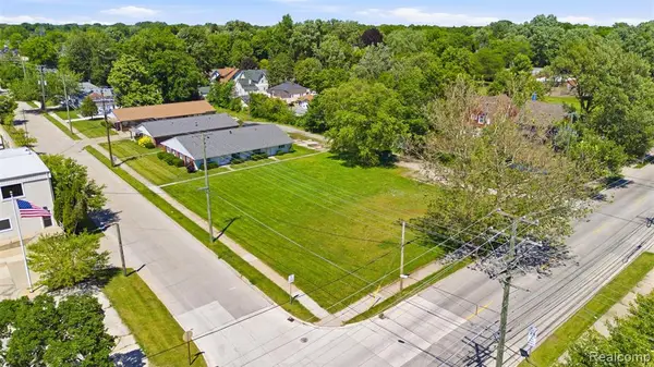 61 Floral, Mount Clemens, MI 48043